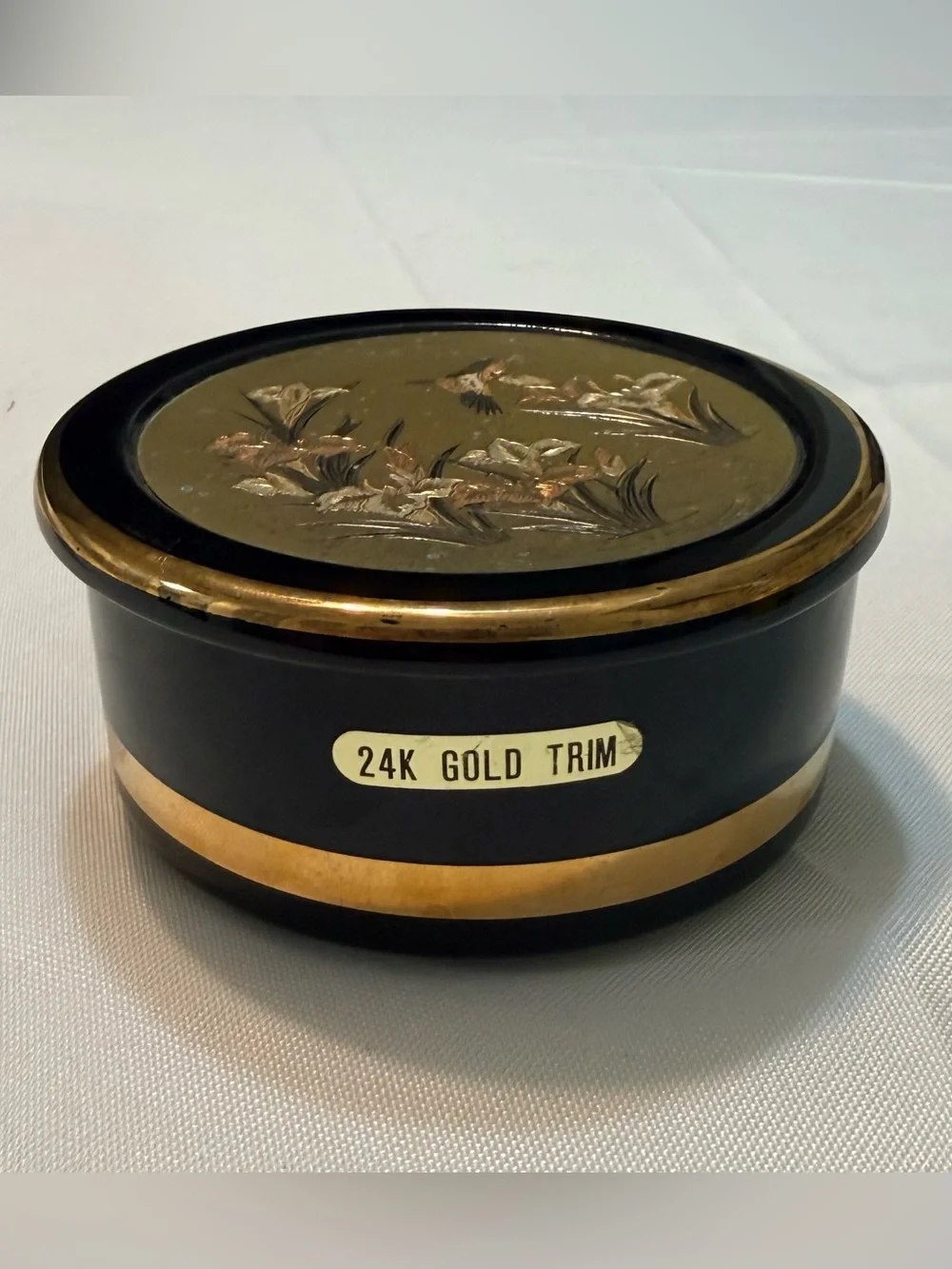 VTG ART OF CHOKIN w/24-K Gold trim hummingbird/ floral trinket box
